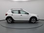 Dacia Sandero TCe Bi-Fuel Stepway Serie Limitee 15th Anniv. 100pk Camera | Cruise | Navi | Parkeersens. achter | Trekhaak afneembaar.
