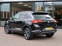 Volkswagen T-Roc 1.5 TSI Style Business | Virtual | 17 inch velgen | Trekhaak | Led