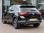 Volkswagen T-Roc 1.5 TSI Style Business | Virtual | 17 inch velgen | Trekhaak | Led