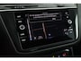Volkswagen Tiguan 1.5 TSI 150pk DSG Elegance Trekhaak Camera Stoelverwarming Navigatie Keyless Stoelverwarming IQ.Light
