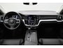 Volvo V60 2.0 T5 Momentum 2019 | INCL. BTW | Navigatie | Carplay | Spraakbediening | Regensensor | Elektrische Ramen | Boekjes | 2 Sleutels | Elektrische Achterklep | Achteruitrij Camera | Nationale Autopas