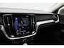 Volvo V60 2.0 T5 Momentum 2019 | INCL. BTW | Navigatie | Carplay | Spraakbediening | Regensensor | Elektrische Ramen | Boekjes | 2 Sleutels | Elektrische Achterklep | Achteruitrij Camera | Nationale Autopas