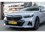 BMW 5-Serie 550e xDrive Touring M Sport Pro | Panorama | Harman/Kardon | Driving Ass. Plus | 360 Camera | 4-Wielbesturing | Trekhaak | Head-Up |