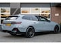 BMW 5-Serie 550e xDrive Touring M Sport Pro | Panorama | Harman/Kardon | Driving Ass. Plus | 360 Camera | 4-Wielbesturing | Trekhaak | Head-Up |