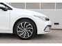 Volkswagen Golf 1.0 TSI 110pk Life | Navigatie | Parkeersensoren | 17" Velgen