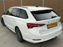 Skoda Octavia Combi 1.0 e-TSI Sport Business Trekhaak | LED verlichting | Sfeerverlichting | Climate control | Cruise control | Navigatiesysteem | Apple CarPlay/Android Auto Full-link | Parkeersensoren achter
