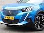 Peugeot e-2008 GT 50kWh | SoH 90,9% | Camera | LEER/Alcantara | Stoelverwarming | LED lampen | 18"LMV | Navigatie