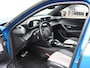 Peugeot e-2008 GT 50kWh | SoH 90,9% | Camera | LEER/Alcantara | Stoelverwarming | LED lampen | 18"LMV | Navigatie