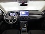 Volkswagen T-Roc Life First Edition 1.5 eTSI 85 kW / 116 PK SUV 7 v | Private lease vanaf €656 | DSG | Camera| 18'LM-velgen| verwarmd stuur en stoelen