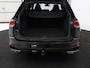 Volkswagen Golf 1.5 eTSI R-Line | Trekhaak | Stoelverwarming | Camera | Sportstoelen | Carplay | Navigatie | Sfeerverlichting | Climate control | Parkeerhulp | Adaptive cruise | File Assistent