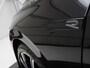 Volkswagen Golf 1.5 eTSI R-Line | Trekhaak | Stoelverwarming | Camera | Sportstoelen | Carplay | Navigatie | Sfeerverlichting | Climate control | Parkeerhulp | Adaptive cruise | File Assistent