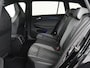 Volkswagen Golf 1.5 eTSI R-Line | Trekhaak | Stoelverwarming | Camera | Sportstoelen | Carplay | Navigatie | Sfeerverlichting | Climate control | Parkeerhulp | Adaptive cruise | File Assistent
