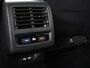 Volkswagen Golf 1.5 eTSI R-Line | Trekhaak | Stoelverwarming | Camera | Sportstoelen | Carplay | Navigatie | Sfeerverlichting | Climate control | Parkeerhulp | Adaptive cruise | File Assistent