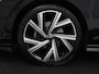 Volkswagen Golf 1.5 eTSI R-Line | Trekhaak | Stoelverwarming | Camera | Sportstoelen | Carplay | Navigatie | Sfeerverlichting | Climate control | Parkeerhulp | Adaptive cruise | File Assistent