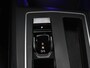 Volkswagen Golf 1.5 eTSI R-Line | Trekhaak | Stoelverwarming | Camera | Sportstoelen | Carplay | Navigatie | Sfeerverlichting | Climate control | Parkeerhulp | Adaptive cruise | File Assistent