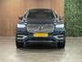 Volvo XC90 T8 AWD Recharge Inscription Long Range | Trekhaak | 360° Camera | Harman Kardon | 455pk | Adaptieve Cruise Control | Stoel en Stuurwielverwarming | Full LED Meesturende koplampen | Pilot Assist | BLIS Dode Hoek Detectie | Elektrische voorstoelen geheugen | Lederen bekleding | Zitting verlenging voorstoelen | Lederen dashboard | 20 Inch | Keyless Drive | Parkeersensoren voor+achter | Privacy Glass | Elektrisch bedienbare achterklep | 7-Persoons | 4-Zone Climate Control | Geïntegreerde zongordijnen achterportieren | Verlichte instaplijsten | Draadloos telefoon opladen | Alarm Klasse III | DAB Radio | Apple Carplay/Android Auto | Volvo On Call met mobiele App functie | Denim Blue Metallic |