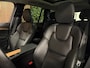 Volvo XC90 T8 AWD Recharge Inscription Long Range | Trekhaak | 360° Camera | Harman Kardon | 455pk | Adaptieve Cruise Control | Stoel en Stuurwielverwarming | Full LED Meesturende koplampen | Pilot Assist | BLIS Dode Hoek Detectie | Elektrische voorstoelen geheugen | Lederen bekleding | Zitting verlenging voorstoelen | Lederen dashboard | 20 Inch | Keyless Drive | Parkeersensoren voor+achter | Privacy Glass | Elektrisch bedienbare achterklep | 7-Persoons | 4-Zone Climate Control | Geïntegreerde zongordijnen achterportieren | Verlichte instaplijsten | Draadloos telefoon opladen | Alarm Klasse III | DAB Radio | Apple Carplay/Android Auto | Volvo On Call met mobiele App functie | Denim Blue Metallic |
