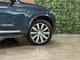 Volvo XC90 T8 AWD Recharge Inscription Long Range | Trekhaak | 360° Camera | Harman Kardon | 455pk | Adaptieve Cruise Control | Stoel en Stuurwielverwarming | Full LED Meesturende koplampen | Pilot Assist | BLIS Dode Hoek Detectie | Elektrische voorstoelen geheugen | Lederen bekleding | Zitting verlenging voorstoelen | Lederen dashboard | 20 Inch | Keyless Drive | Parkeersensoren voor+achter | Privacy Glass | Elektrisch bedienbare achterklep | 7-Persoons | 4-Zone Climate Control | Geïntegreerde zongordijnen achterportieren | Verlichte instaplijsten | Draadloos telefoon opladen | Alarm Klasse III | DAB Radio | Apple Carplay/Android Auto | Volvo On Call met mobiele App functie | Denim Blue Metallic |