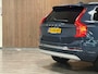 Volvo XC90 T8 AWD Recharge Inscription Long Range | Trekhaak | 360° Camera | Harman Kardon | 455pk | Adaptieve Cruise Control | Stoel en Stuurwielverwarming | Full LED Meesturende koplampen | Pilot Assist | BLIS Dode Hoek Detectie | Elektrische voorstoelen geheugen | Lederen bekleding | Zitting verlenging voorstoelen | Lederen dashboard | 20 Inch | Keyless Drive | Parkeersensoren voor+achter | Privacy Glass | Elektrisch bedienbare achterklep | 7-Persoons | 4-Zone Climate Control | Geïntegreerde zongordijnen achterportieren | Verlichte instaplijsten | Draadloos telefoon opladen | Alarm Klasse III | DAB Radio | Apple Carplay/Android Auto | Volvo On Call met mobiele App functie | Denim Blue Metallic |