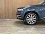 Volvo XC90 T8 AWD Recharge Inscription Long Range | Trekhaak | 360° Camera | Harman Kardon | 455pk | Adaptieve Cruise Control | Stoel en Stuurwielverwarming | Full LED Meesturende koplampen | Pilot Assist | BLIS Dode Hoek Detectie | Elektrische voorstoelen geheugen | Lederen bekleding | Zitting verlenging voorstoelen | Lederen dashboard | 20 Inch | Keyless Drive | Parkeersensoren voor+achter | Privacy Glass | Elektrisch bedienbare achterklep | 7-Persoons | 4-Zone Climate Control | Geïntegreerde zongordijnen achterportieren | Verlichte instaplijsten | Draadloos telefoon opladen | Alarm Klasse III | DAB Radio | Apple Carplay/Android Auto | Volvo On Call met mobiele App functie | Denim Blue Metallic |