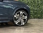 Volvo XC90 T8 AWD Recharge Ultra Dark | Vol! | Bowers & Wilkins | Luchtvering | Stoelventilatie | Trekhaak | 360 Camera | Head-Up Display | Stoelmassage | 455pk | Adaptieve Cruise Control | Stoelverwarming voor+achter | Stuurwielverwarming | Schuifdak | 22 Inch | Full LED  Meesturende koplampen | Pilot Assist | BLIS Dode Hoek Detectie | Alcantara hemelbekleding | Lederen handgrepen en zonnekleppen | Elektrische voorstoelen geheugen | Nappa Lederen bekleding | Zitting verlenging voorstoelen | Lederen Dashboard | Google Infotainment | Keyless Drive | Parkeersensoren voor+achter | Privacy Glass | Elektrisch bedienbare achterklep | Geïntegreerde zongordijnen achterportieren | Geïntegreerd kinderzitje achterin | Verlichte instaplijsten | 7-Persoons | 4-Zone Climate Control | DAB Radio | Apple Carplay/Android Auto | Alarm Klasse III | Draadloos telefoon opladen | Volvo On Call met mobiele App functie | Denim Blue Metallic |