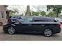 Toyota Avensis Touring Sports 1.8 VVT-i SkyView Edition. O.a. camera, bluetooth, cruise, navi, stoelverwarming, etc! Incl garantie