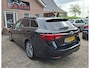 Toyota Avensis Touring Sports 1.8 VVT-i SkyView Edition. O.a. camera, bluetooth, cruise, navi, stoelverwarming, etc! Incl garantie