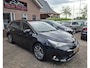 Toyota Avensis Touring Sports 1.8 VVT-i SkyView Edition. O.a. camera, bluetooth, cruise, navi, stoelverwarming, etc! Incl garantie
