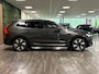 Volvo XC60 T8 AWD Recharge Ultra Bright | Luchtvering | Trekhaak | 360° Camera | 455pk | Head-Up Display | Adaptieve Cruise Control | Stoelverwarming voor+achter | Stuurwielverwarming | Schuifdak | Full LED Meesturende koplampen | Pilot Assist | BLIS Dode Hoek Detectie | Elektrische voorstoelen geheugen | Lederen bekleding | Zitting verlenging voorstoelen | Lederen dashboard | 20 Inch | Google Infotainment | Keyless Drive | Elektrisch bedienbare achterklep | DAB Radio | Apple Carplay/Android Auto | Alarm Klasse III | Draadloos telefoon opladen | Volvo On Call met mobiele App functie | Platinum Grey Metallic |