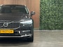 Volvo XC60 T8 AWD Recharge Ultra Bright | Luchtvering | Trekhaak | 360° Camera | 455pk | Head-Up Display | Adaptieve Cruise Control | Stoelverwarming voor+achter | Stuurwielverwarming | Schuifdak | Full LED Meesturende koplampen | Pilot Assist | BLIS Dode Hoek Detectie | Elektrische voorstoelen geheugen | Lederen bekleding | Zitting verlenging voorstoelen | Lederen dashboard | 20 Inch | Google Infotainment | Keyless Drive | Elektrisch bedienbare achterklep | DAB Radio | Apple Carplay/Android Auto | Alarm Klasse III | Draadloos telefoon opladen | Volvo On Call met mobiele App functie | Platinum Grey Metallic |