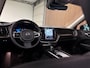 Volvo XC60 T8 AWD Recharge Ultra Bright | Luchtvering | Trekhaak | 360° Camera | 455pk | Head-Up Display | Adaptieve Cruise Control | Stoelverwarming voor+achter | Stuurwielverwarming | Schuifdak | Full LED Meesturende koplampen | Pilot Assist | BLIS Dode Hoek Detectie | Elektrische voorstoelen geheugen | Lederen bekleding | Zitting verlenging voorstoelen | Lederen dashboard | 20 Inch | Google Infotainment | Keyless Drive | Elektrisch bedienbare achterklep | DAB Radio | Apple Carplay/Android Auto | Alarm Klasse III | Draadloos telefoon opladen | Volvo On Call met mobiele App functie | Platinum Grey Metallic |