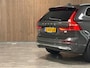 Volvo XC60 T8 AWD Recharge Ultra Bright | Luchtvering | Trekhaak | 360° Camera | 455pk | Head-Up Display | Adaptieve Cruise Control | Stoelverwarming voor+achter | Stuurwielverwarming | Schuifdak | Full LED Meesturende koplampen | Pilot Assist | BLIS Dode Hoek Detectie | Elektrische voorstoelen geheugen | Lederen bekleding | Zitting verlenging voorstoelen | Lederen dashboard | 20 Inch | Google Infotainment | Keyless Drive | Elektrisch bedienbare achterklep | DAB Radio | Apple Carplay/Android Auto | Alarm Klasse III | Draadloos telefoon opladen | Volvo On Call met mobiele App functie | Platinum Grey Metallic |