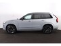 Volvo XC90 T8 Recharge AWD Ultra Dark - Panorama/schuifdak - IntelliSafe Assist & Surround - 360º Camera - Harman/Kardon audio - Adaptieve LED koplampen - Verwarmde voorstoelen, stuur & achterbank - Parkeersensoren voor & achter - Elektr. bedienb. voorstoelen met geheugen - Head up display - Draadloze tel. lader - Extra getint glas - 21' LMV