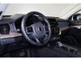 Volvo XC90 T8 Recharge AWD Ultra Dark - Panorama/schuifdak - IntelliSafe Assist & Surround - 360º Camera - Harman/Kardon audio - Adaptieve LED koplampen - Verwarmde voorstoelen, stuur & achterbank - Parkeersensoren voor & achter - Elektr. bedienb. voorstoelen met geheugen - Head up display - Draadloze tel. lader - Extra getint glas - 21' LMV