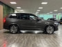 Volvo XC90 T8 AWD Recharge Ultra Ultimate Dark | Trekhaak | All Season Banden | 360 Camera | Head-Up Display | Harman Kardon | 455pk | Adaptieve Cruise Control | Stoelverwarming voor+achter | Stuurwielverwarming | Schuifdak | Full LED Meesturende koplampen | Pilot Assist | BLIS Dode Hoek Detectie | Alcantara hemelbekleding | Lederen zonnekleppen en handgrepen | Elektrische voorstoelen geheugen | Lederen bekleding | Zitting verlenging voorstoelen | Lederen dashboard | 20 Inch | Google Infotainment | Keyless Drive | Privacy Glass | Elektrisch bedienbare achterklep | Geïntegreerd kinderzitje achterin | Geïntegreerde zongordijnen achterportieren | Verlichte instaplijsten | 7-Persoons | 4-Zone Climate Control | DAB Radio | Apple Carplay/Android Auto | Alarm Klasse III | Draadloos telefoon opladen | Volvo On Call met mobiele App functie | Platinum Grey Metallic |