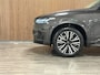 Volvo XC90 T8 AWD Recharge Ultra Ultimate Dark | Trekhaak | All Season Banden | 360 Camera | Head-Up Display | Harman Kardon | 455pk | Adaptieve Cruise Control | Stoelverwarming voor+achter | Stuurwielverwarming | Schuifdak | Full LED Meesturende koplampen | Pilot Assist | BLIS Dode Hoek Detectie | Alcantara hemelbekleding | Lederen zonnekleppen en handgrepen | Elektrische voorstoelen geheugen | Lederen bekleding | Zitting verlenging voorstoelen | Lederen dashboard | 20 Inch | Google Infotainment | Keyless Drive | Privacy Glass | Elektrisch bedienbare achterklep | Geïntegreerd kinderzitje achterin | Geïntegreerde zongordijnen achterportieren | Verlichte instaplijsten | 7-Persoons | 4-Zone Climate Control | DAB Radio | Apple Carplay/Android Auto | Alarm Klasse III | Draadloos telefoon opladen | Volvo On Call met mobiele App functie | Platinum Grey Metallic |