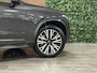 Volvo XC90 T8 AWD Recharge Ultra Ultimate Dark | Trekhaak | All Season Banden | 360 Camera | Head-Up Display | Harman Kardon | 455pk | Adaptieve Cruise Control | Stoelverwarming voor+achter | Stuurwielverwarming | Schuifdak | Full LED Meesturende koplampen | Pilot Assist | BLIS Dode Hoek Detectie | Alcantara hemelbekleding | Lederen zonnekleppen en handgrepen | Elektrische voorstoelen geheugen | Lederen bekleding | Zitting verlenging voorstoelen | Lederen dashboard | 20 Inch | Google Infotainment | Keyless Drive | Privacy Glass | Elektrisch bedienbare achterklep | Geïntegreerd kinderzitje achterin | Geïntegreerde zongordijnen achterportieren | Verlichte instaplijsten | 7-Persoons | 4-Zone Climate Control | DAB Radio | Apple Carplay/Android Auto | Alarm Klasse III | Draadloos telefoon opladen | Volvo On Call met mobiele App functie | Platinum Grey Metallic |