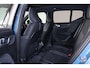 Volvo XC40 B3 Ultra Dark - Panorama/schuifdak - IntelliSafe Assist & Surround - 360º Camera - Harman/Kardon audio - Adaptieve LED koplampen - Verwarmde voorstoelen & stuur - Parkeersensoren voor & achter - Elektr. bedienb. voorstoelen met geheugen links - Draadloze tel. lader - Extra getint glas - 19' LMV