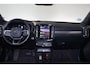 Volvo XC40 B3 Ultra Dark - Panorama/schuifdak - IntelliSafe Assist & Surround - 360º Camera - Harman/Kardon audio - Adaptieve LED koplampen - Verwarmde voorstoelen & stuur - Parkeersensoren voor & achter - Elektr. bedienb. voorstoelen met geheugen links - Draadloze tel. lader - Extra getint glas - 19' LMV