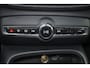 Volvo XC40 B3 Ultra Dark - Panorama/schuifdak - IntelliSafe Assist & Surround - 360º Camera - Harman/Kardon audio - Adaptieve LED koplampen - Verwarmde voorstoelen & stuur - Parkeersensoren voor & achter - Elektr. bedienb. voorstoelen met geheugen links - Draadloze tel. lader - Extra getint glas - 19' LMV