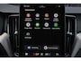 Volvo XC60 T8 Recharge AWD Ultra Black Edition Exec - Luchtvering - Panorama/schuifdak - IntelliSafe Assist & Surround - 360º Camera - Bowers & Wilkins audio - Adaptieve LED koplampen - Verwarmde voorstoelen, stuur & achterbank - Parkeersensoren voor & achter - Elektr. bedienb. voorstoelen met geheugen - Head up display - Draadloze tel. lader - Extra getint glas - Inklapbare trekhaak - 22' LMV