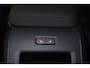 Volvo XC60 T8 Recharge AWD Ultra Black Edition Exec - Luchtvering - Panorama/schuifdak - IntelliSafe Assist & Surround - 360º Camera - Bowers & Wilkins audio - Adaptieve LED koplampen - Verwarmde voorstoelen, stuur & achterbank - Parkeersensoren voor & achter - Elektr. bedienb. voorstoelen met geheugen - Head up display - Draadloze tel. lader - Extra getint glas - Inklapbare trekhaak - 22' LMV