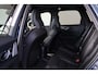 Volvo XC60 T8 Recharge AWD Ultra Black Edition Exec - Luchtvering - Panorama/schuifdak - IntelliSafe Assist & Surround - 360º Camera - Bowers & Wilkins audio - Adaptieve LED koplampen - Verwarmde voorstoelen, stuur & achterbank - Parkeersensoren voor & achter - Elektr. bedienb. voorstoelen met geheugen - Head up display - Draadloze tel. lader - Extra getint glas - Inklapbare trekhaak - 22' LMV