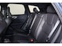 Volvo XC60 T8 Recharge AWD Ultra Black Edition Exec - Luchtvering - Panorama/schuifdak - IntelliSafe Assist & Surround - 360º Camera - Bowers & Wilkins audio - Adaptieve LED koplampen - Verwarmde voorstoelen, stuur & achterbank - Parkeersensoren voor & achter - Elektr. bedienb. voorstoelen met geheugen - Head up display - Draadloze tel. lader - Extra getint glas - Inklapbare trekhaak - 22' LMV