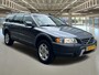 Volvo XC70 2.5 T Momentum dealer onderhouden, leder interieurs, carkit..