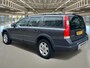 Volvo XC70 2.5 T Momentum dealer onderhouden, leder interieurs, carkit..