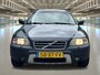Volvo XC70 2.5 T Momentum dealer onderhouden, leder interieurs, carkit..