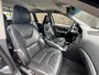 Volvo XC70 2.5 T Momentum dealer onderhouden, leder interieurs, carkit..