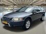 Volvo XC70 2.5 T Momentum dealer onderhouden, leder interieurs, carkit..