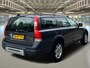 Volvo XC70 2.5 T Momentum dealer onderhouden, leder interieurs, carkit..